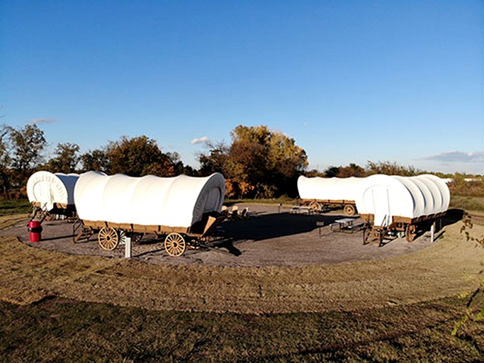 Caravans (United States of America, Moore, Oklahoma)