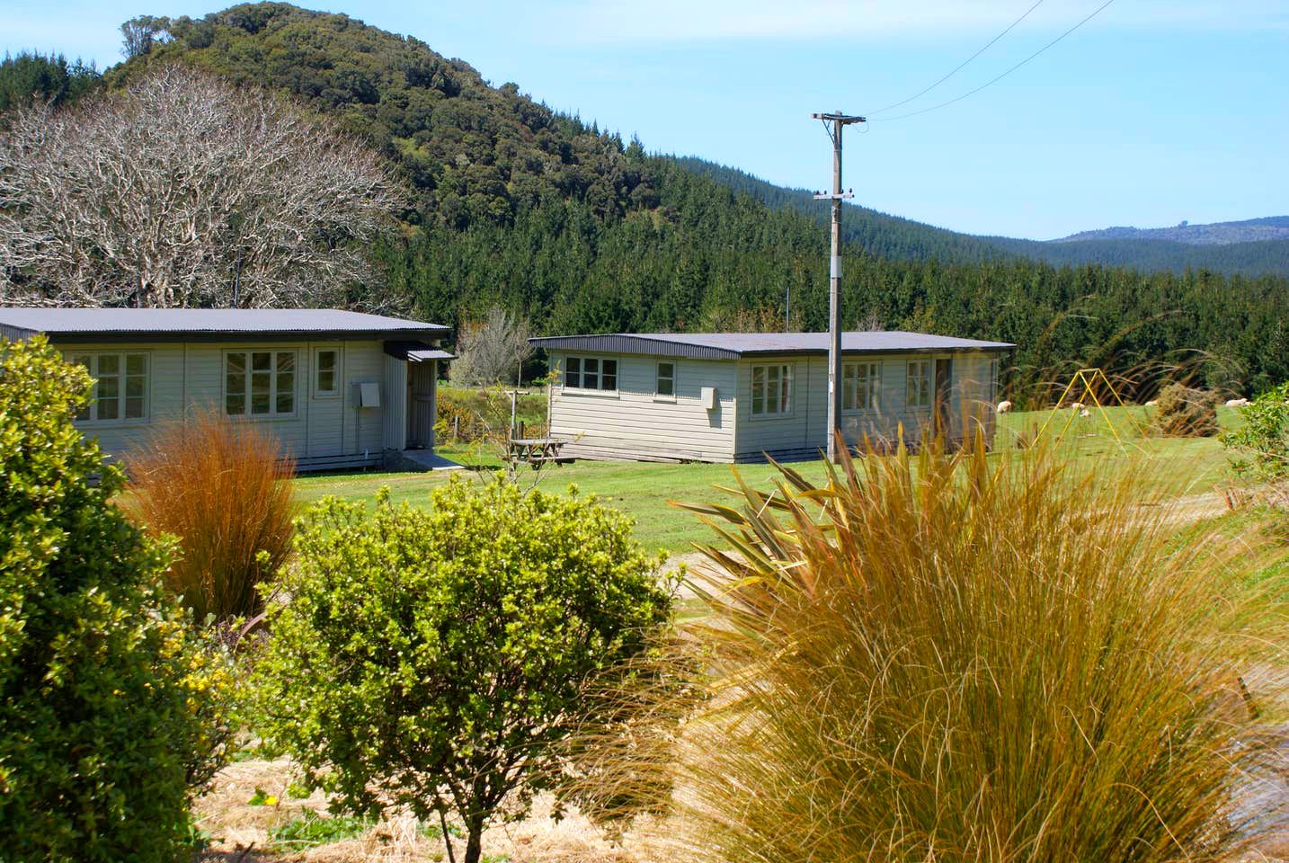 Cottages (Chaslands, South Island, New Zealand)