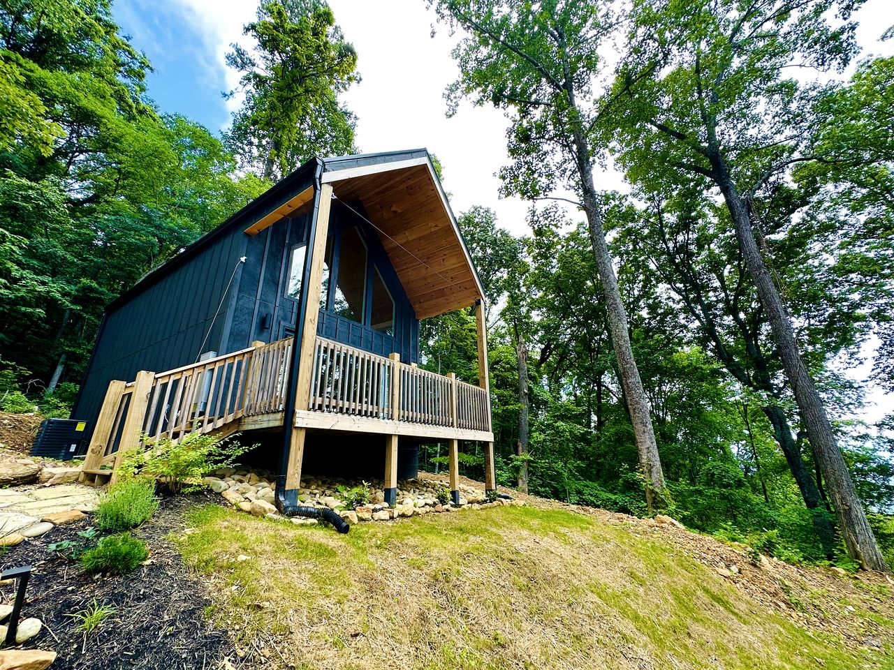 Luminous Cottage with Lofted Interior in Sevierville, Tennessee