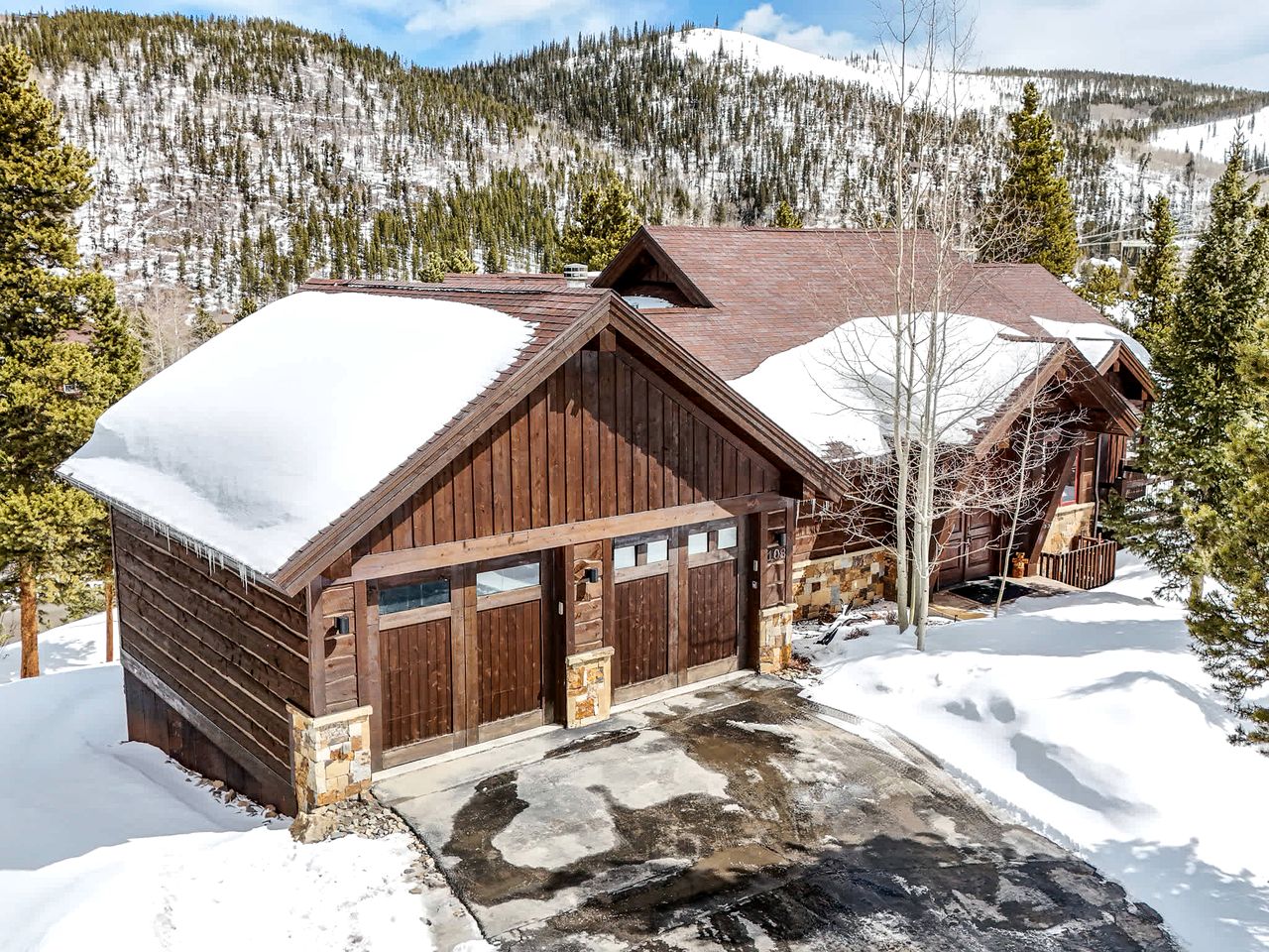 Luxurious Cabin with Game Room and Hot Tub in the Heart of the Rockies in Breckenridge, Colorado