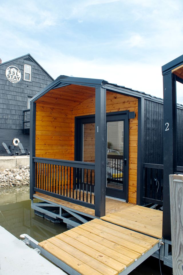 Tiny Luxurious Houseboat Perfect for Couples on Lake Erie, Ohio