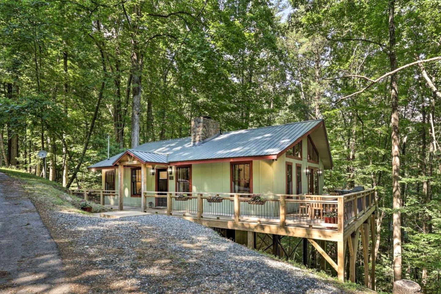 Modern Chic Cabin with Game Room and Hiking Trails in North Carolina