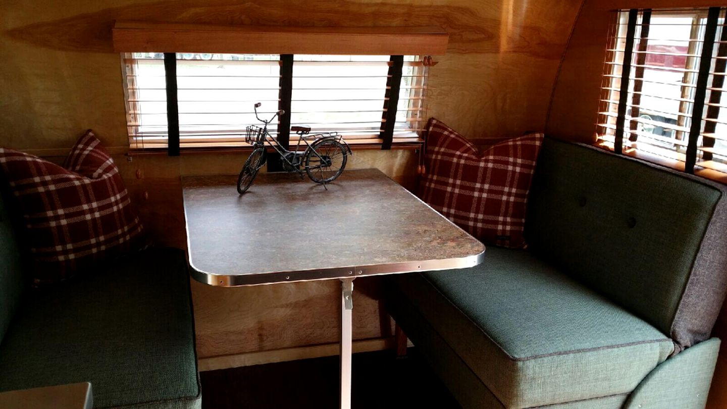 Caravans (Dayton, Oregon, United States)
