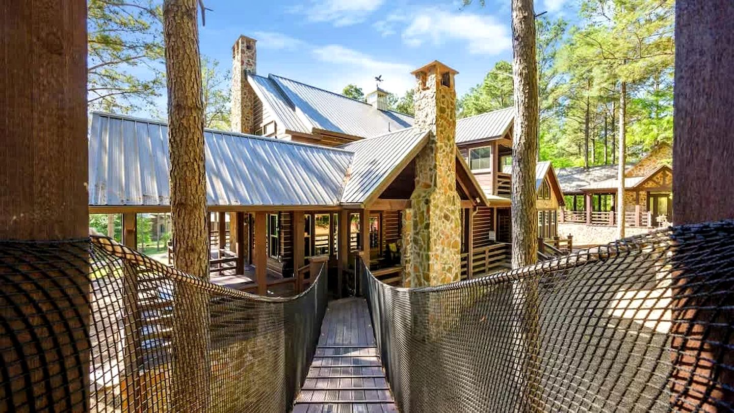 Luxury Harry Potter-Inspired Cabin with Hot Tub & Game Room in Broken Bow, Oklahoma