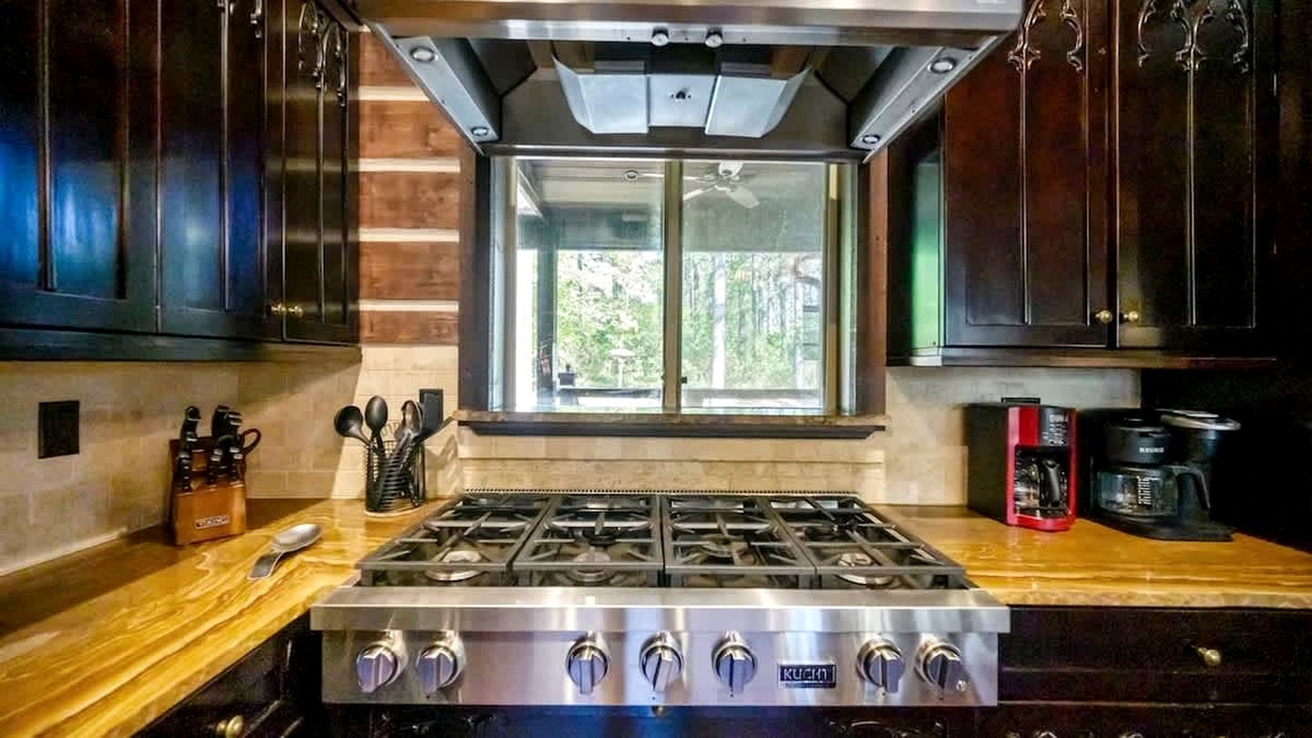 Luxury Harry Potter-Inspired Cabin with Hot Tub & Game Room in Broken Bow, Oklahoma