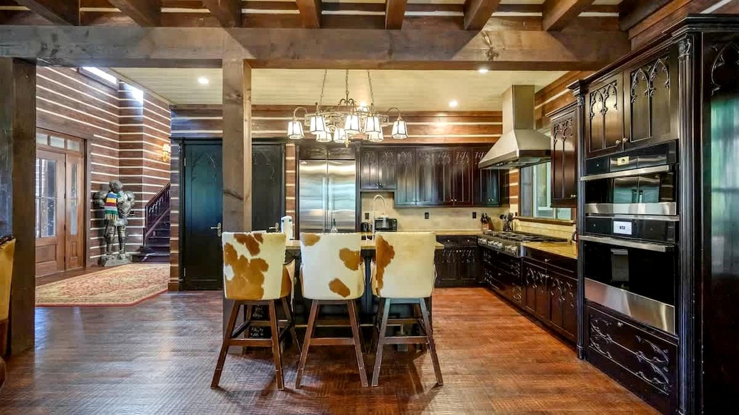 Luxury Harry Potter-Inspired Cabin with Hot Tub & Game Room in Broken Bow, Oklahoma