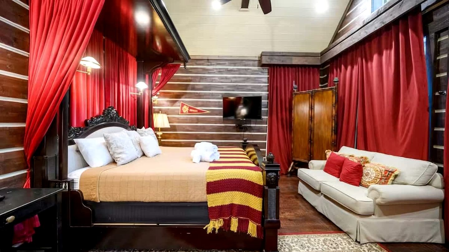 Luxury Harry Potter-Inspired Cabin with Hot Tub & Game Room in Broken Bow, Oklahoma