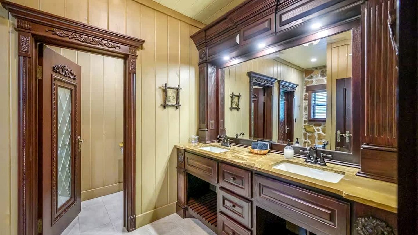 Luxury Harry Potter-Inspired Cabin with Hot Tub & Game Room in Broken Bow, Oklahoma