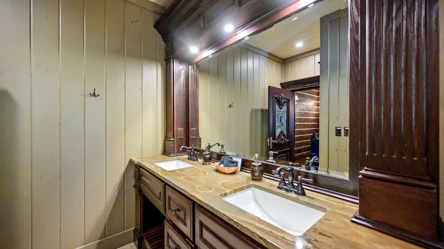 Luxury Harry Potter-Inspired Cabin with Hot Tub & Game Room in Broken Bow, Oklahoma