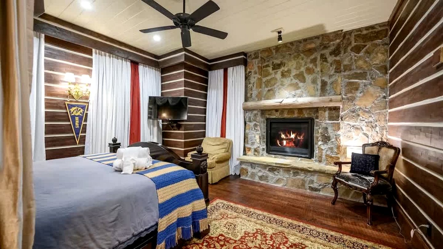 Luxury Harry Potter-Inspired Cabin with Hot Tub & Game Room in Broken Bow, Oklahoma