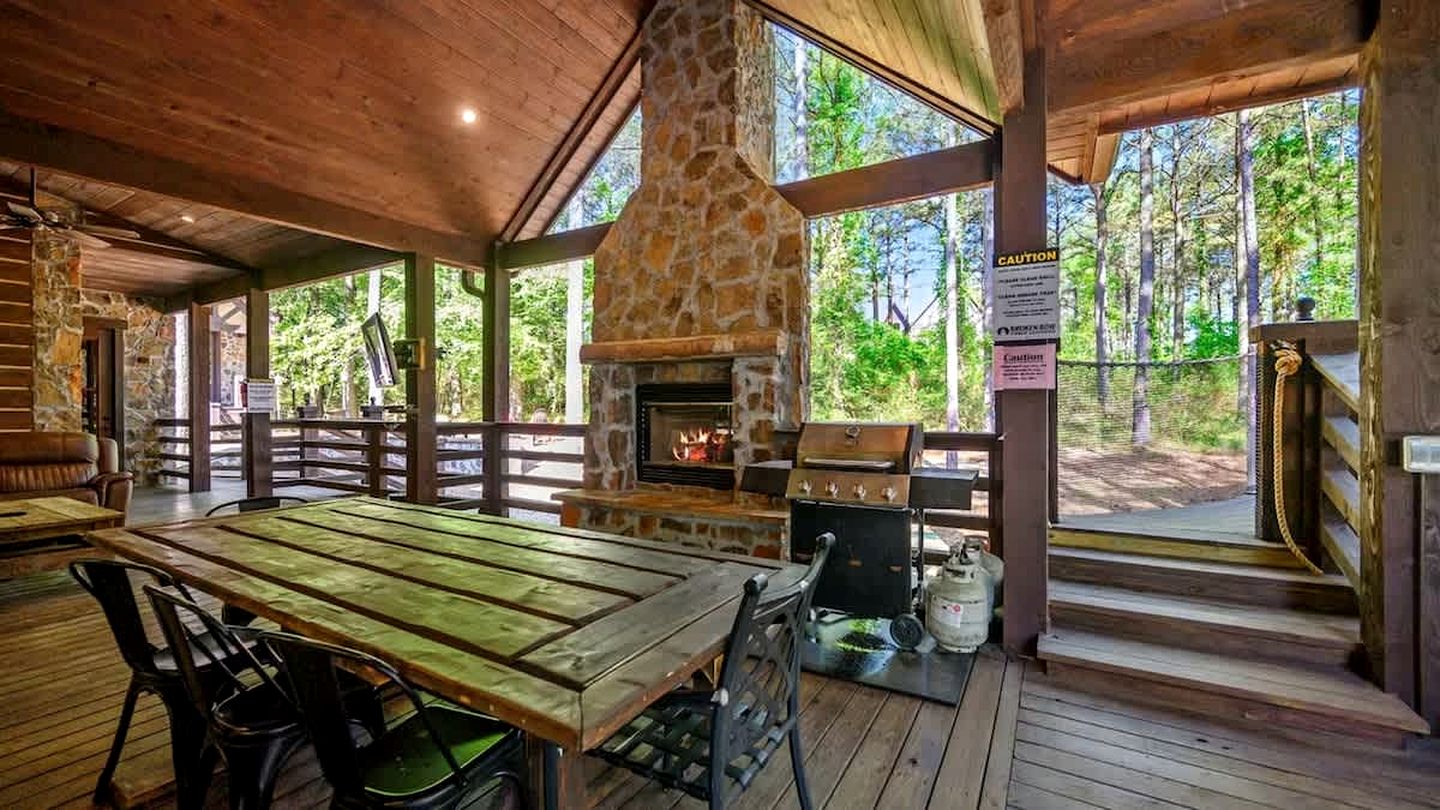 Luxury Harry Potter-Inspired Cabin with Hot Tub & Game Room in Broken Bow, Oklahoma