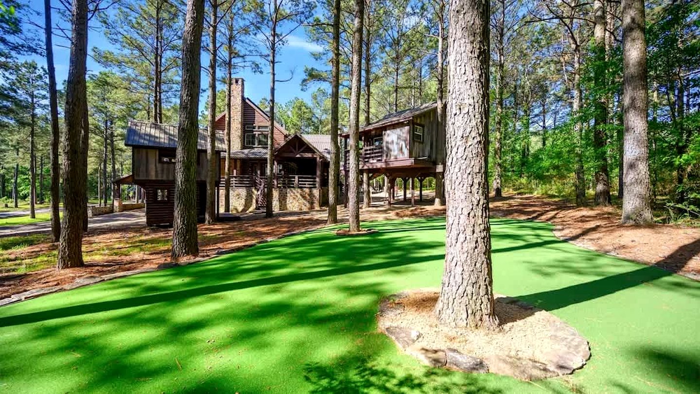 Luxury Harry Potter-Inspired Cabin with Hot Tub & Game Room in Broken Bow, Oklahoma