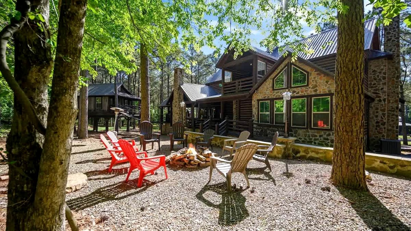 Luxury Harry Potter-Inspired Cabin with Hot Tub & Game Room in Broken Bow, Oklahoma