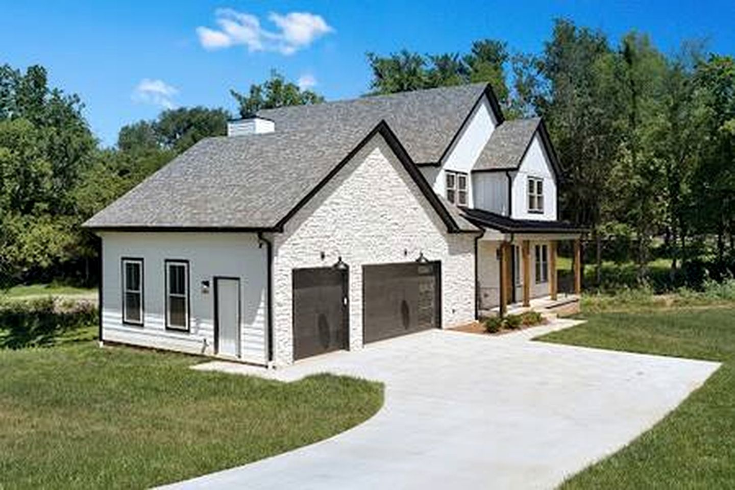 Beautiful Secluded Cottatge Nestled Amidst Trees in Mount Juliet, Tennessee