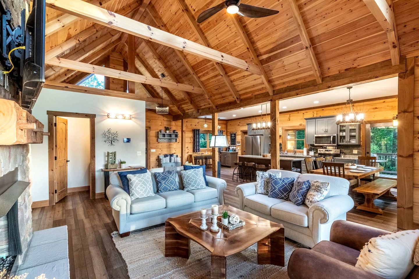 Luxury Lakeview Cabin with Theatre & Game Room near Fontana Lake, Bryson City NC