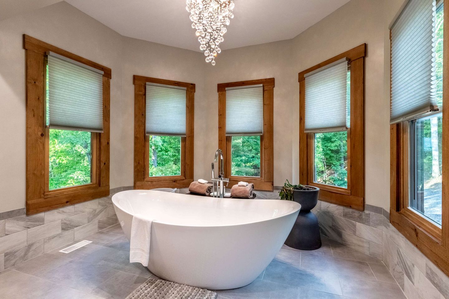 Luxury Lakeview Cabin with Theatre & Game Room near Fontana Lake, Bryson City NC