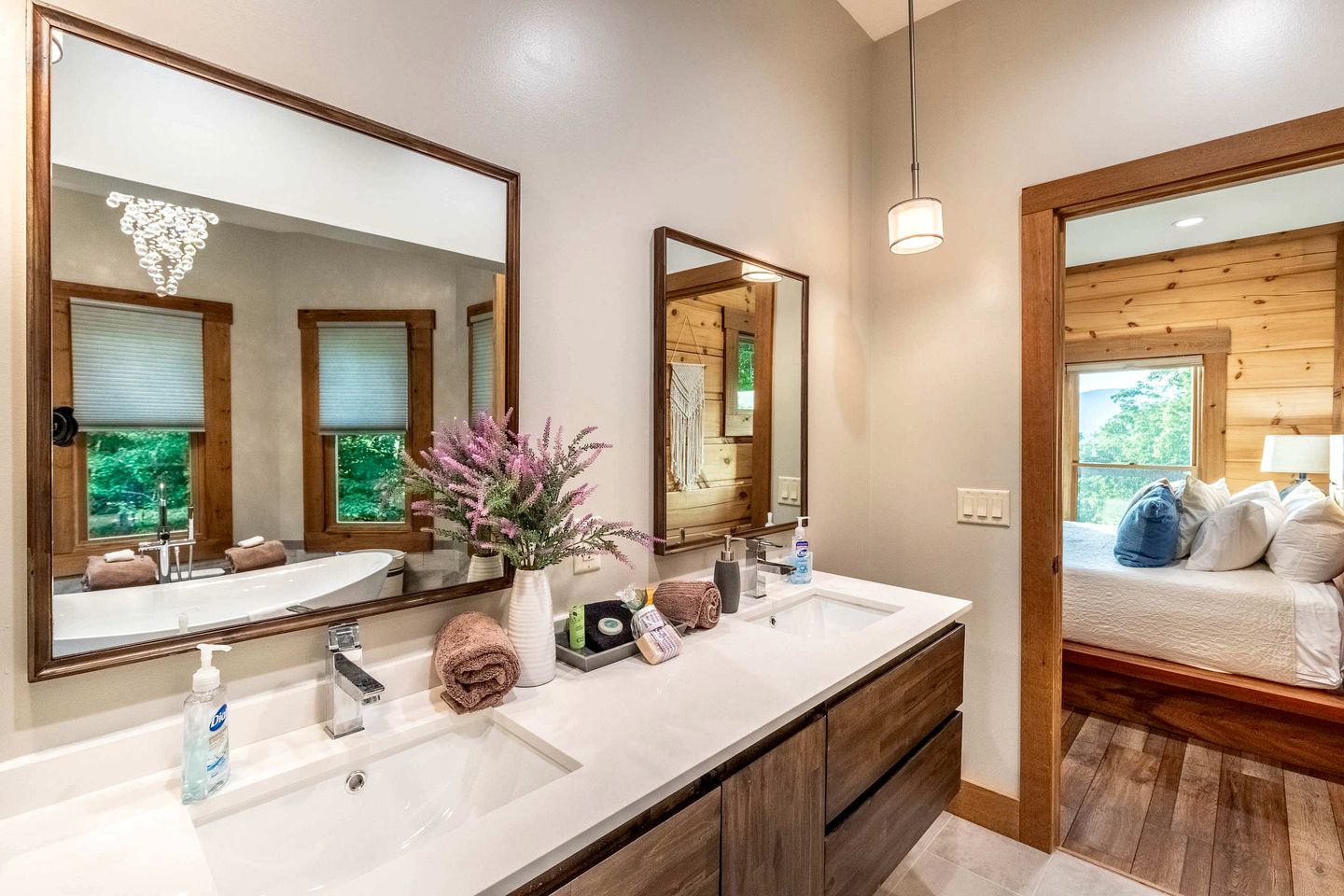 Luxury Lakeview Cabin with Theatre & Game Room near Fontana Lake, Bryson City NC