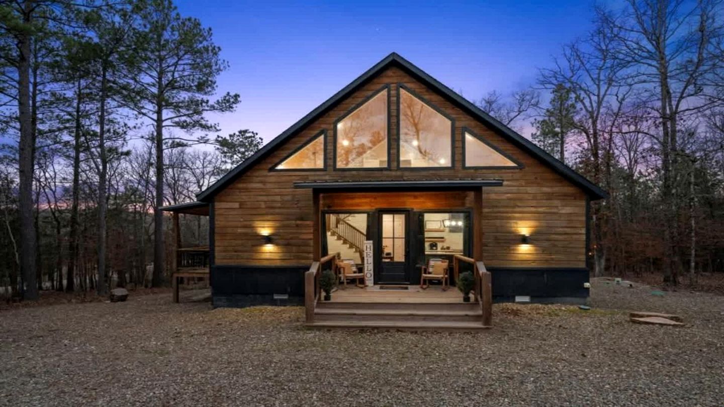 Luxury Cabin Retreat with Hot Tub, Fire Pit & Game Deck in Broken Bow, Oklahoma