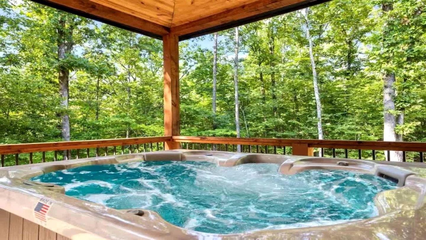 Luxury Cabin Retreat with Hot Tub, Fire Pit & Game Deck in Broken Bow, Oklahoma