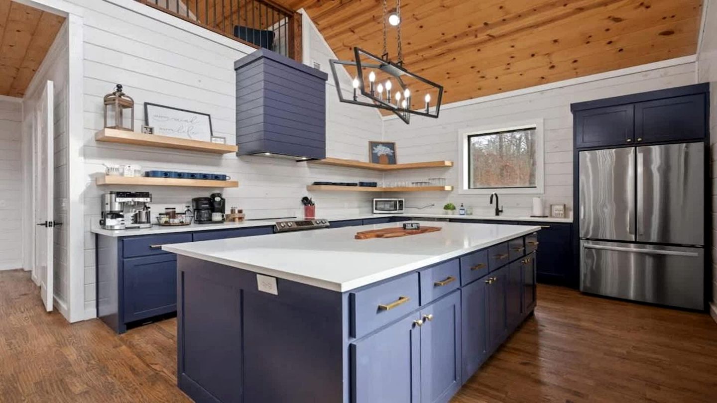 Luxury Cabin Retreat with Hot Tub, Fire Pit & Game Deck in Broken Bow, Oklahoma