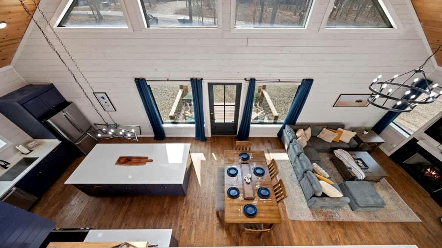 Luxury Cabin Retreat with Hot Tub, Fire Pit & Game Deck in Broken Bow, Oklahoma