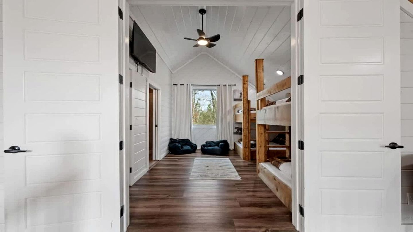 Luxury Cabin Retreat with Hot Tub, Fire Pit & Game Deck in Broken Bow, Oklahoma