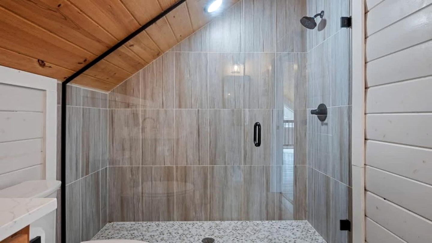 Luxury Cabin Retreat with Hot Tub, Fire Pit & Game Deck in Broken Bow, Oklahoma