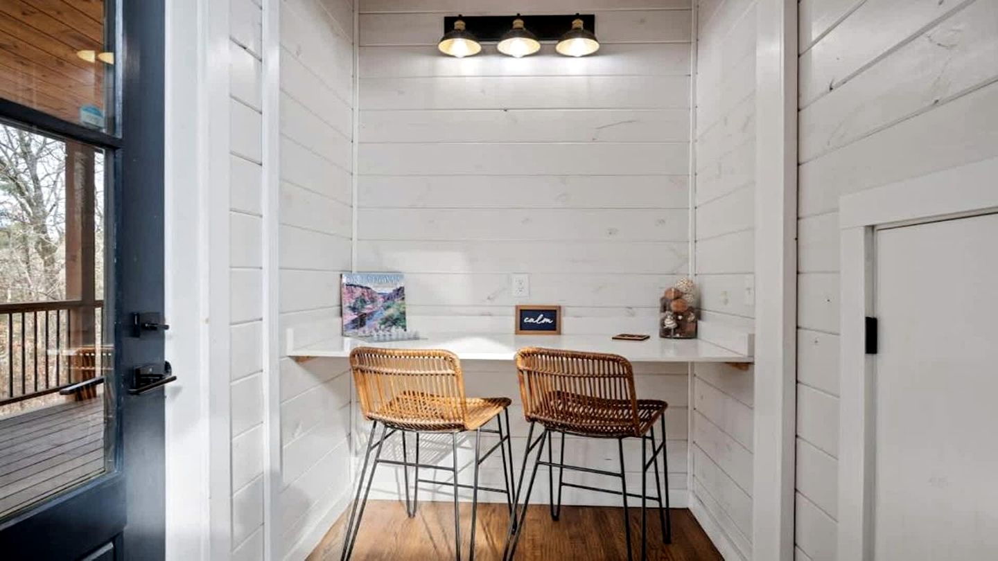 Luxury Cabin Retreat with Hot Tub, Fire Pit & Game Deck in Broken Bow, Oklahoma