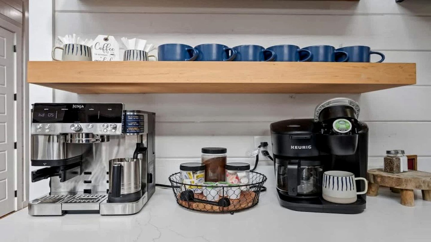 Luxury Cabin Retreat with Hot Tub, Fire Pit & Game Deck in Broken Bow, Oklahoma