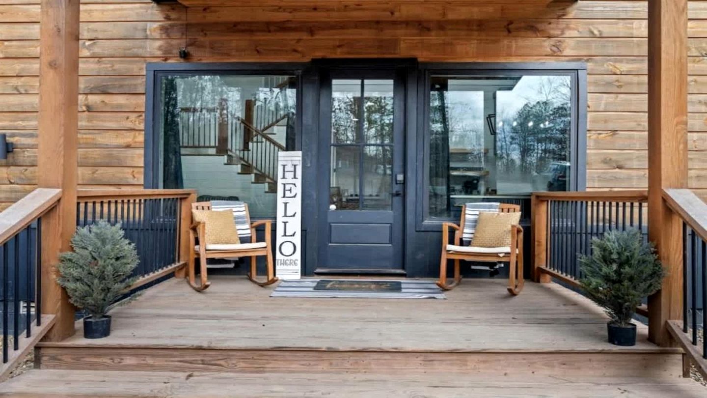 Luxury Cabin Retreat with Hot Tub, Fire Pit & Game Deck in Broken Bow, Oklahoma