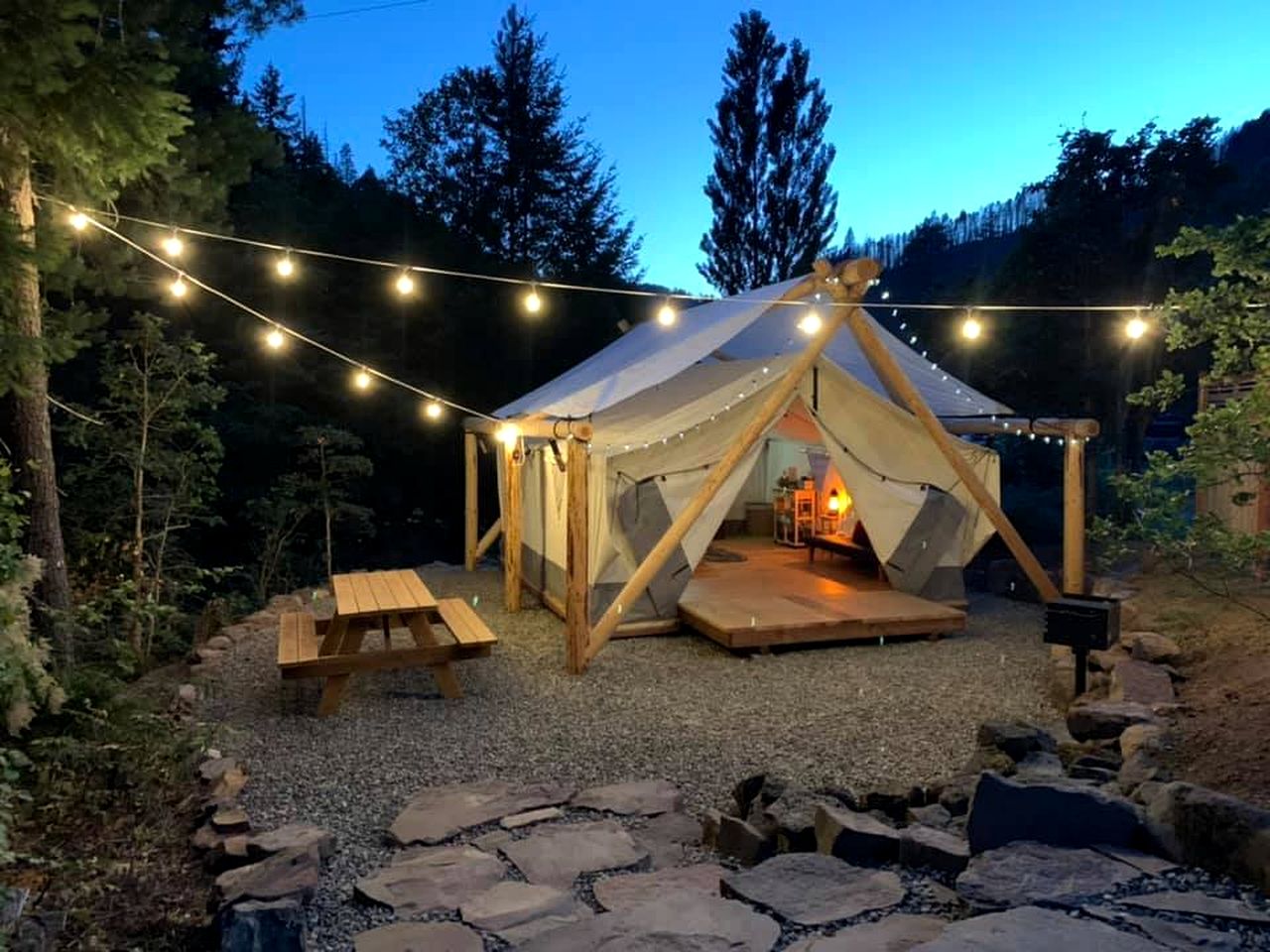 Tented Cabins (United States of America, Idleyld Park, Oregon)