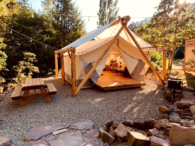 Tented Cabins (United States of America, Idleyld Park, Oregon)
