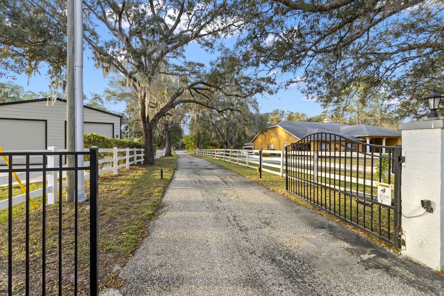 Modern Spacious Getaway: Heated Pool, Movie Room, Huge Yard & Event-Friendly in New Port Richey, Florida