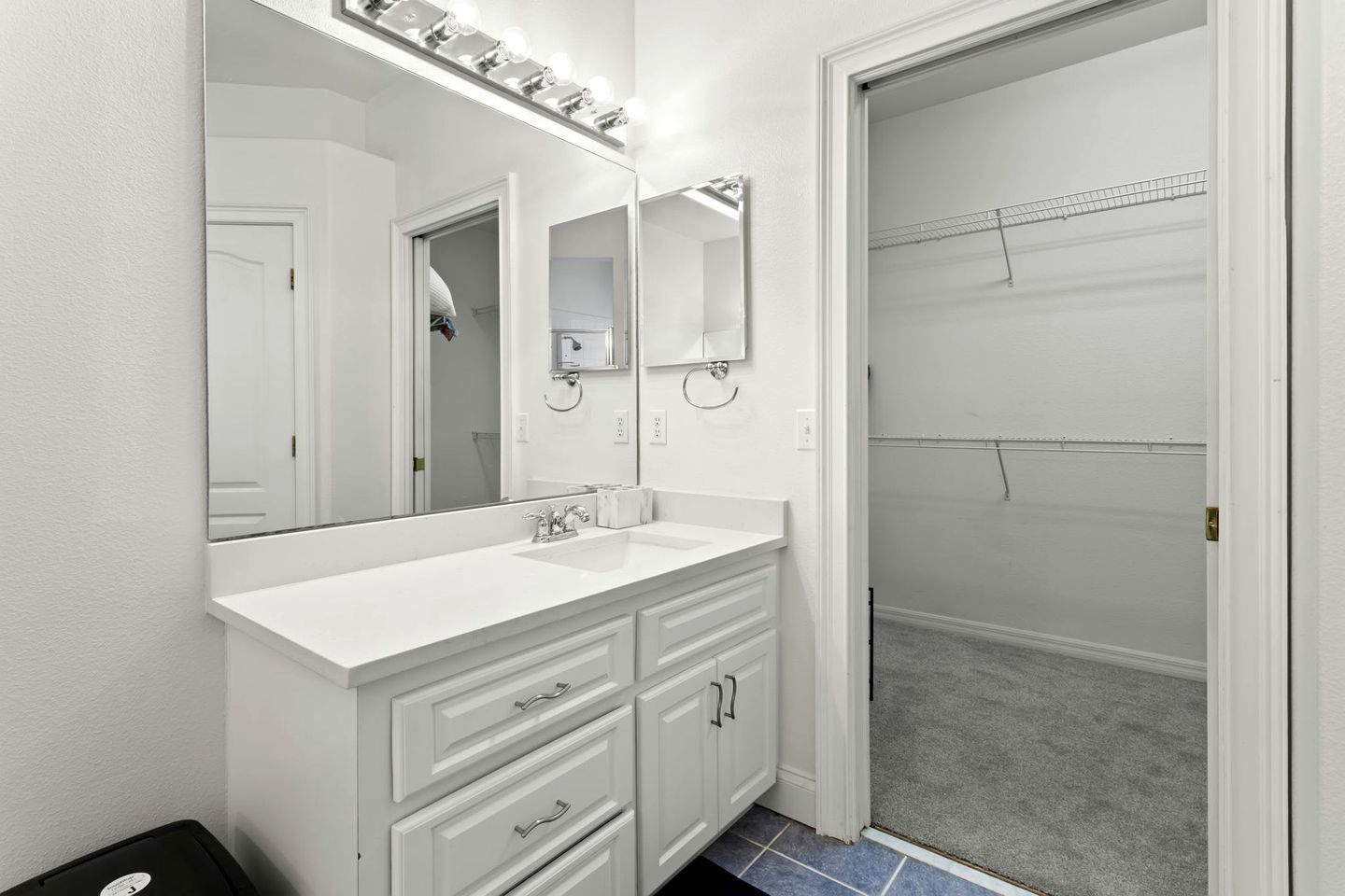 Modern Spacious Getaway: Heated Pool, Movie Room, Huge Yard & Event-Friendly in New Port Richey, Florida