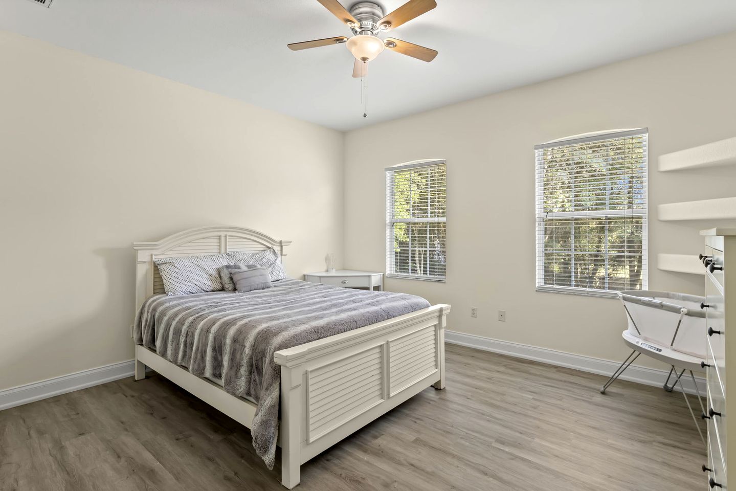 Modern Spacious Getaway: Heated Pool, Movie Room, Huge Yard & Event-Friendly in New Port Richey, Florida