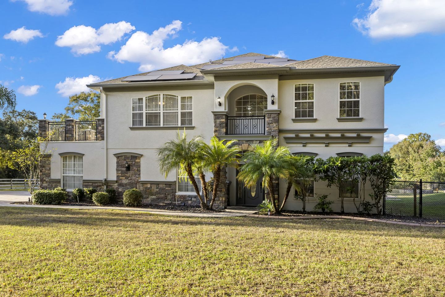 Modern Spacious Getaway: Heated Pool, Movie Room, Huge Yard & Event-Friendly in New Port Richey, Florida