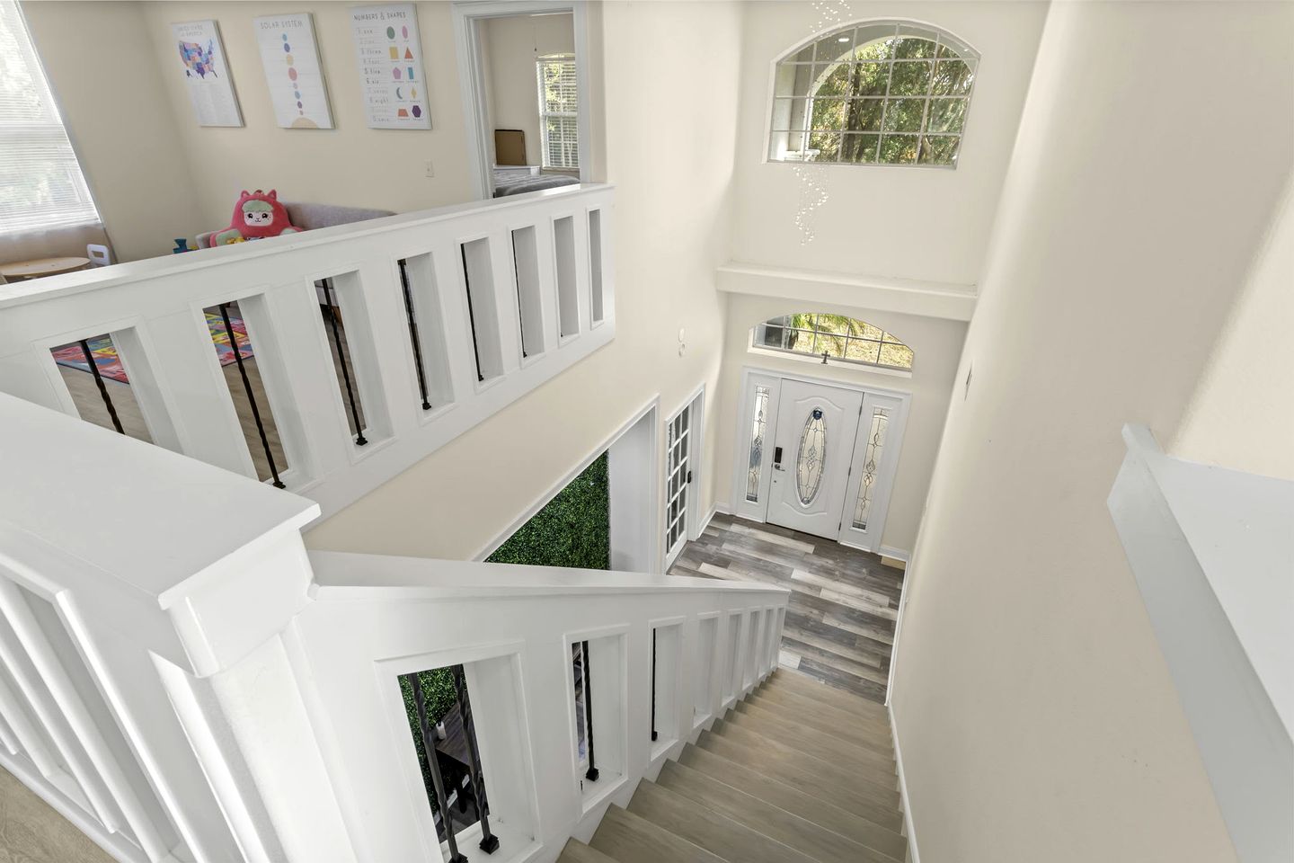 Modern Spacious Getaway: Heated Pool, Movie Room, Huge Yard & Event-Friendly in New Port Richey, Florida