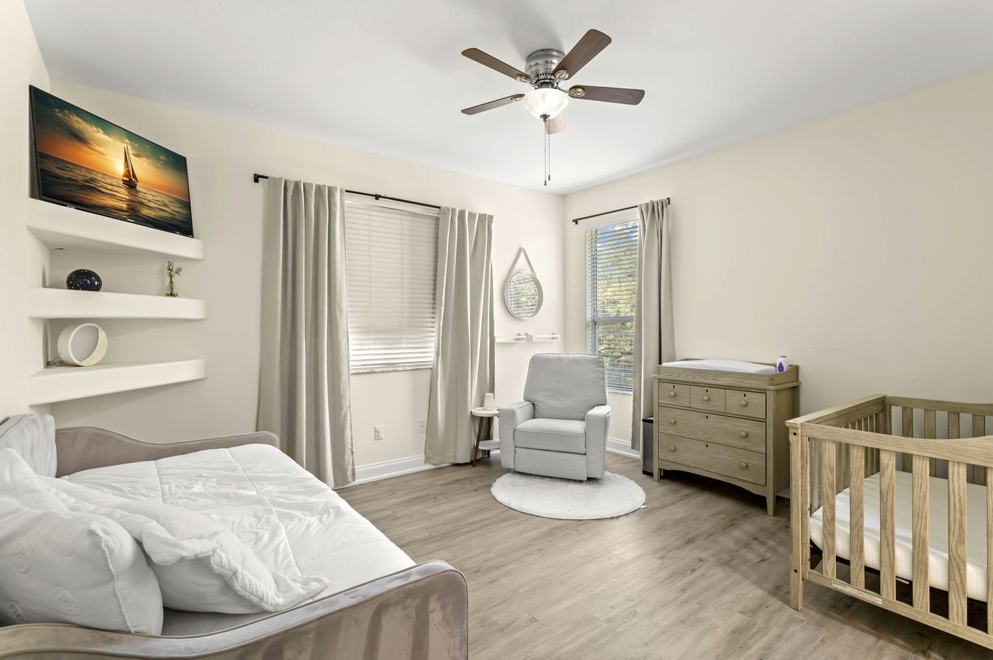 Modern Spacious Getaway: Heated Pool, Movie Room, Huge Yard & Event-Friendly in New Port Richey, Florida