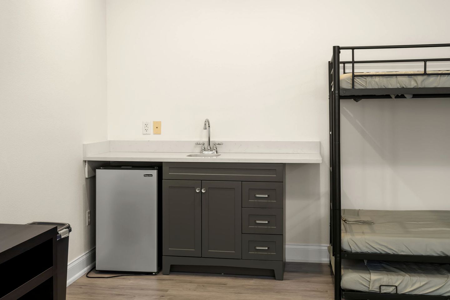 Modern Spacious Getaway: Heated Pool, Movie Room, Huge Yard & Event-Friendly in New Port Richey, Florida