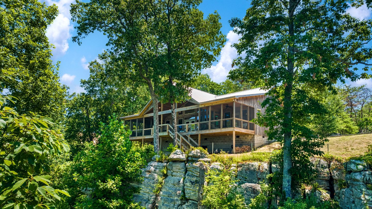 Majestic Cottage with Open Living Spaces and Views in Mentone, Alabama