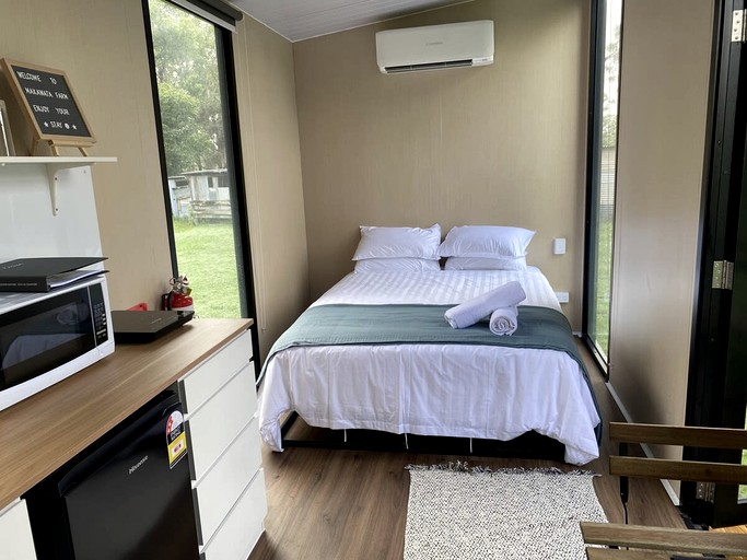 Tiny Houses (Australia, Mount Tom, Queensland)