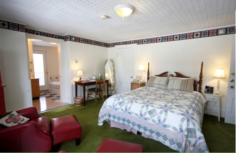 Nature Lodges (Hallowell, Maine, United States)
