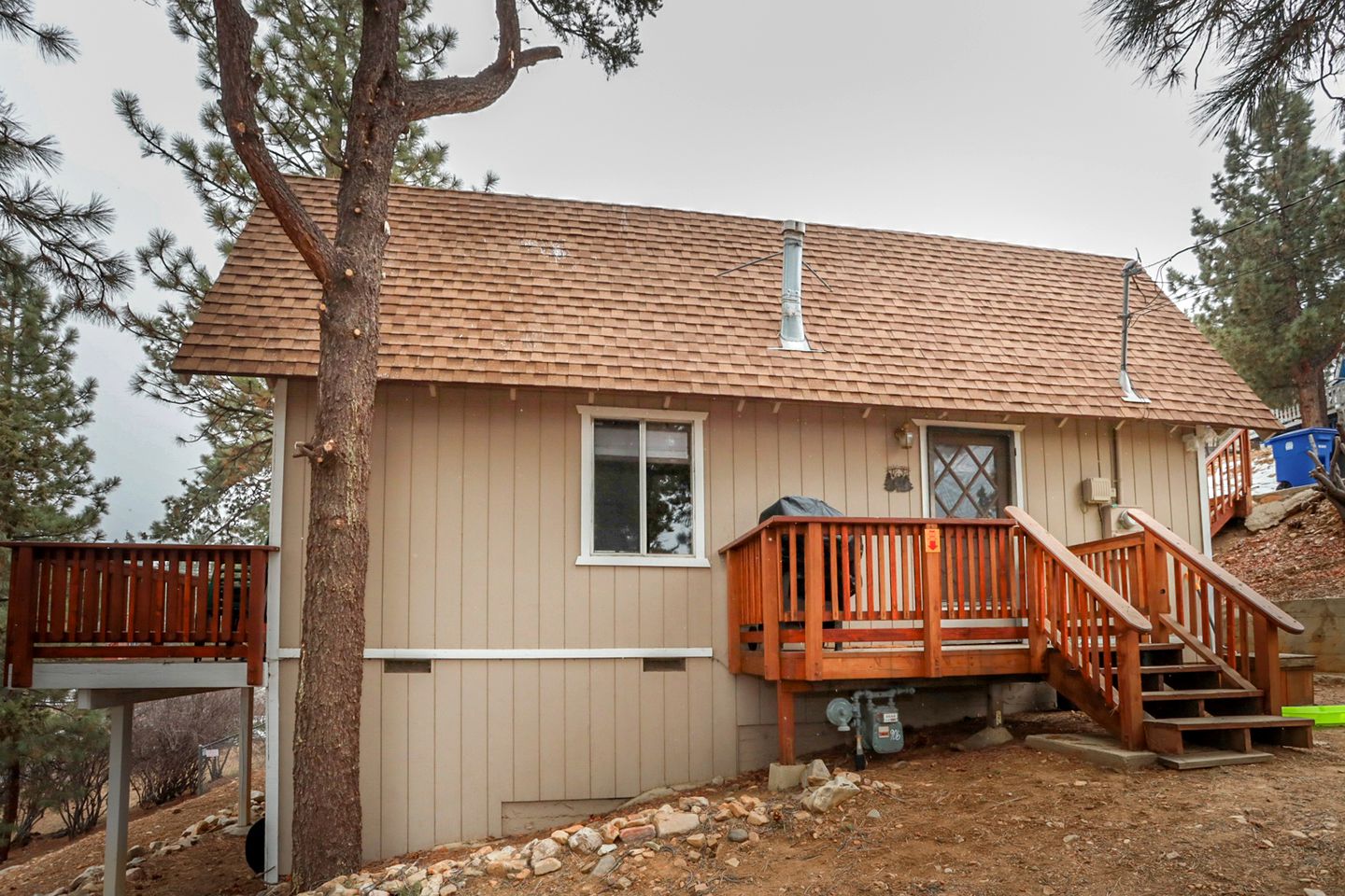 Perfect Family Glamping Getaway Destination: Charming and Comfortable Cabin in Big Bear City, California