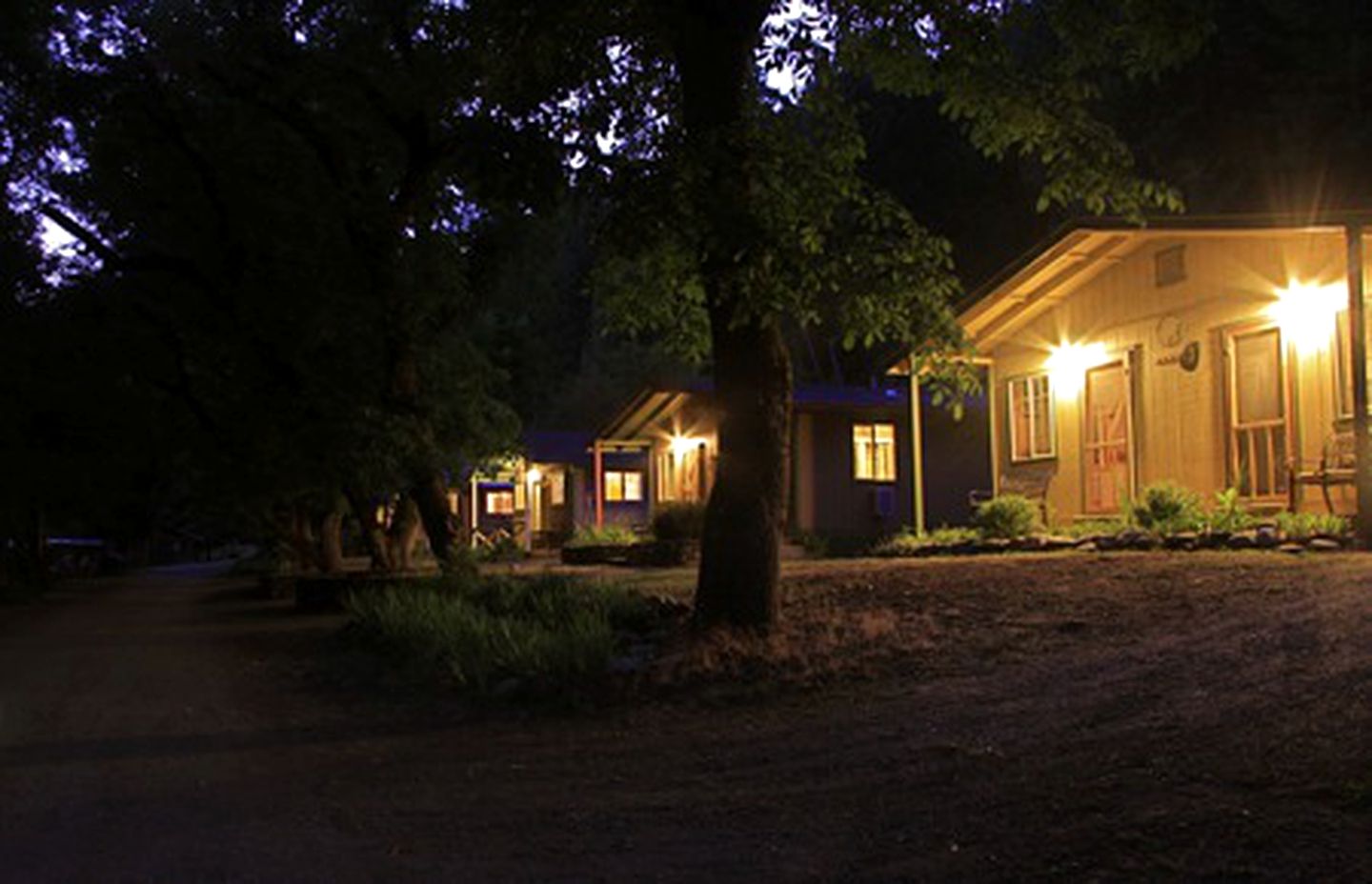 Luxury cabin rental for a family getaway in Somes Bar, California