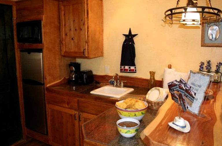 Cabins (Buda, Texas, United States)