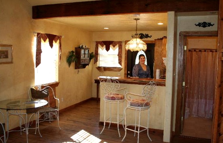 Cabins (Buda, Texas, United States)