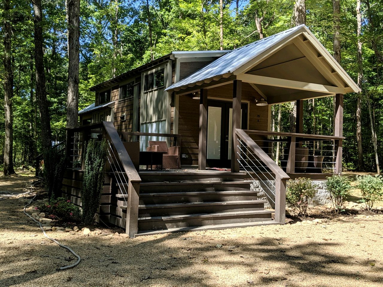 Memorable Wooden Cabin Next to Great Hiking Trails in Monteagle, Tennessee