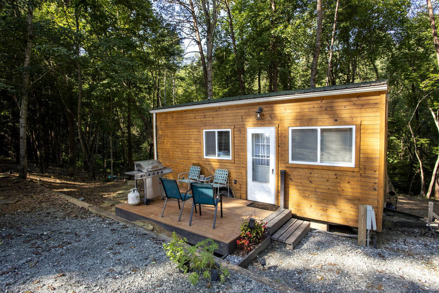 Charming Tiny Cabin for Romantic Weekends Away in North Carolina