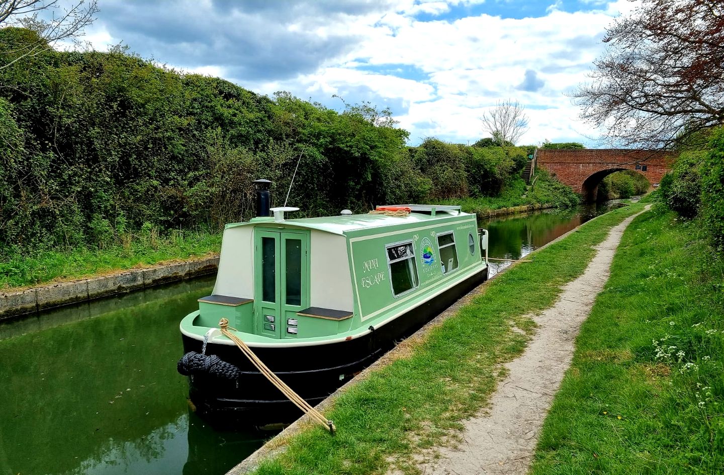 Floating Homes (United Kingdom, Tring, England)