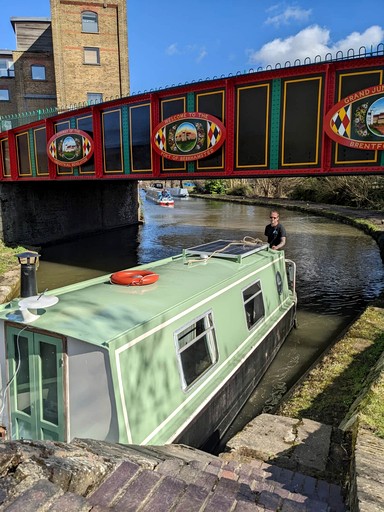 Floating Homes (United Kingdom, Tring, England)